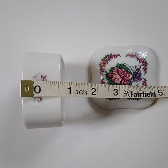 Music Box Series Fine Porcelain 1985 Heritage House - Picture 4 of 5